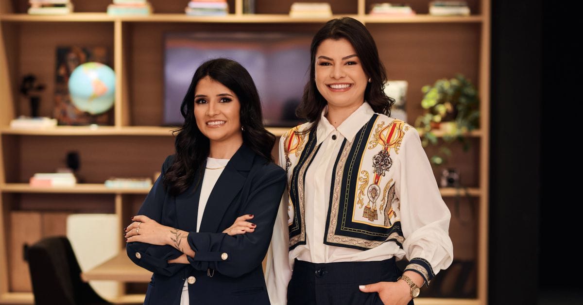 Advogadas Paula Matozo e Chaiane Espinosa no escritório